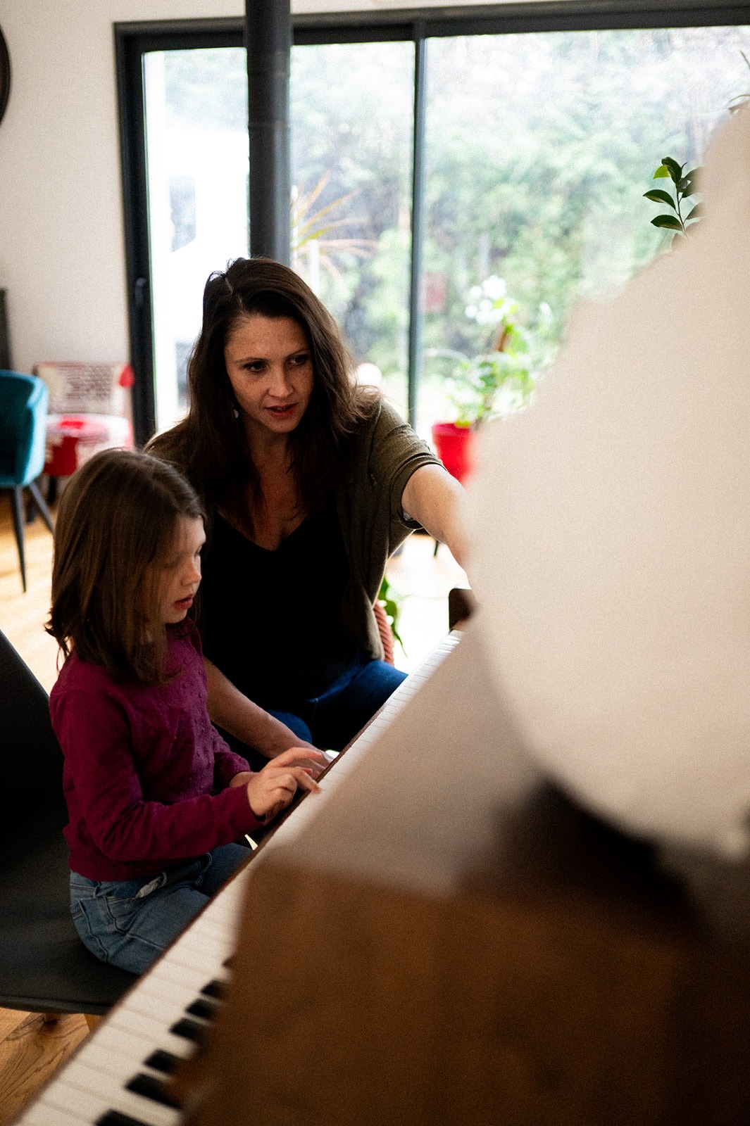 Elena Le Gal Pianissima.Lena cours de piano et cours de chant à Ligné Loire-Atlantique image de piano avec enfant