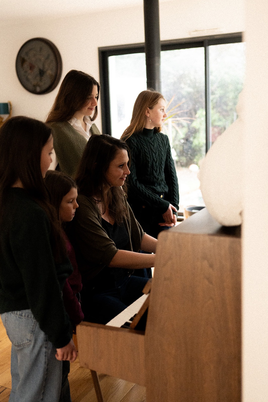 Elena Le Gal Pianissima.Lena cours de piano et cours de chant à Ligné Loire-Atlantique image de piano avec enfants